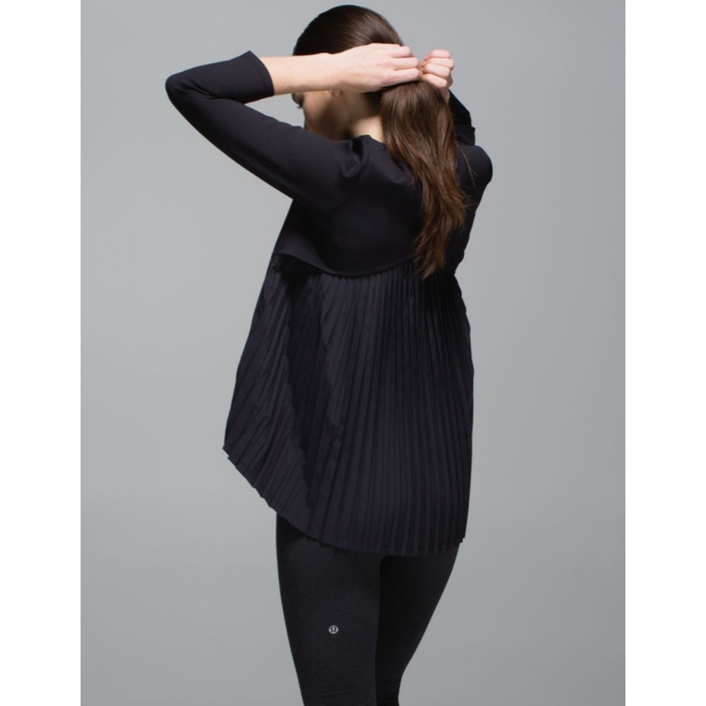 lululemon athletica Black Pleated-Back Long Sleeve Top